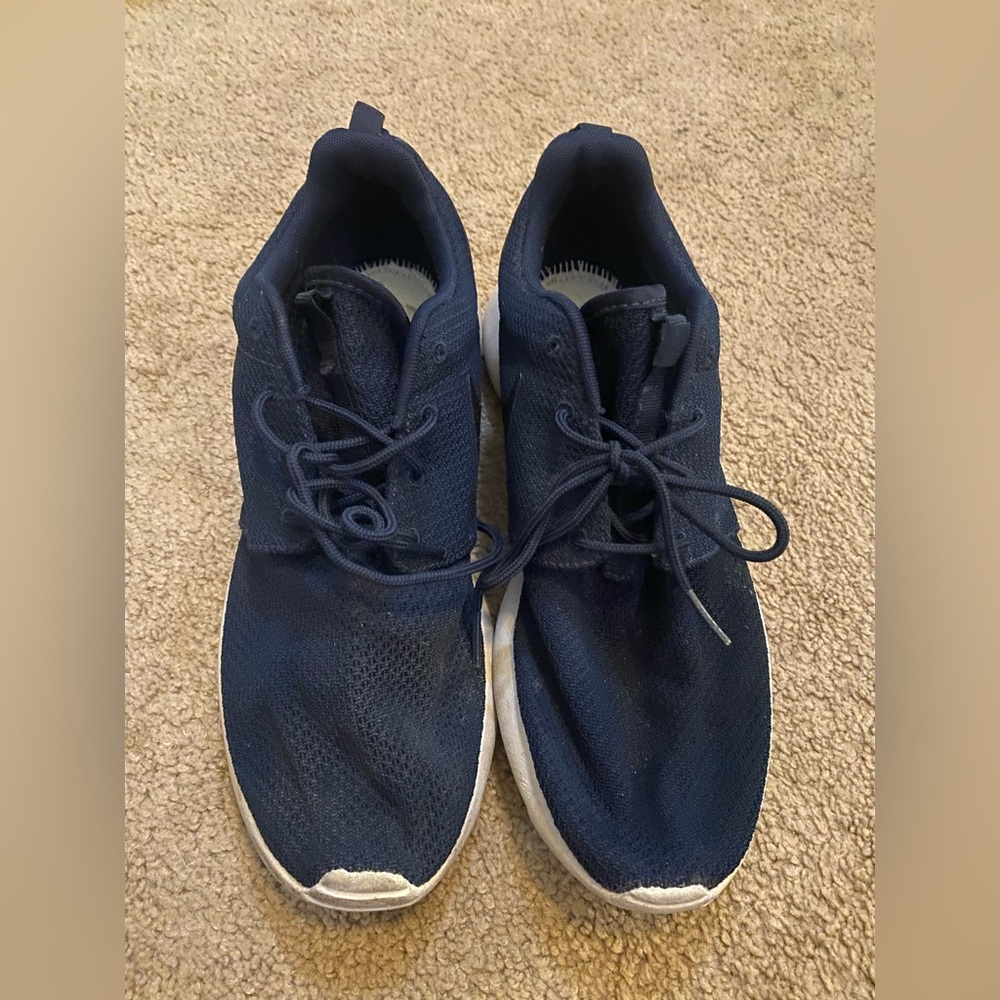 Mens Nike tennis shoes